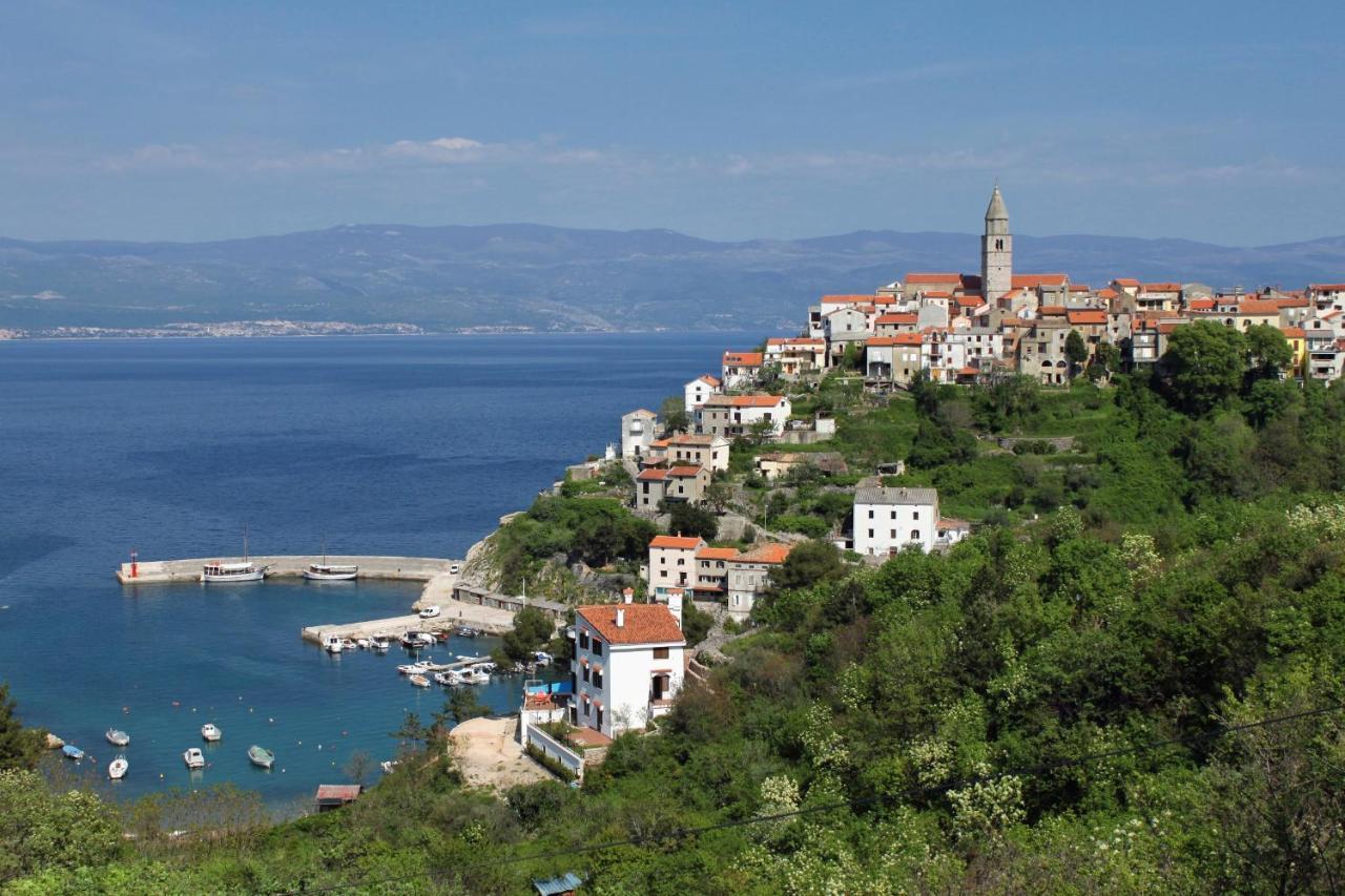 Apartments With A Parking Space Vrbnik, Krk - 429 Экстерьер фото