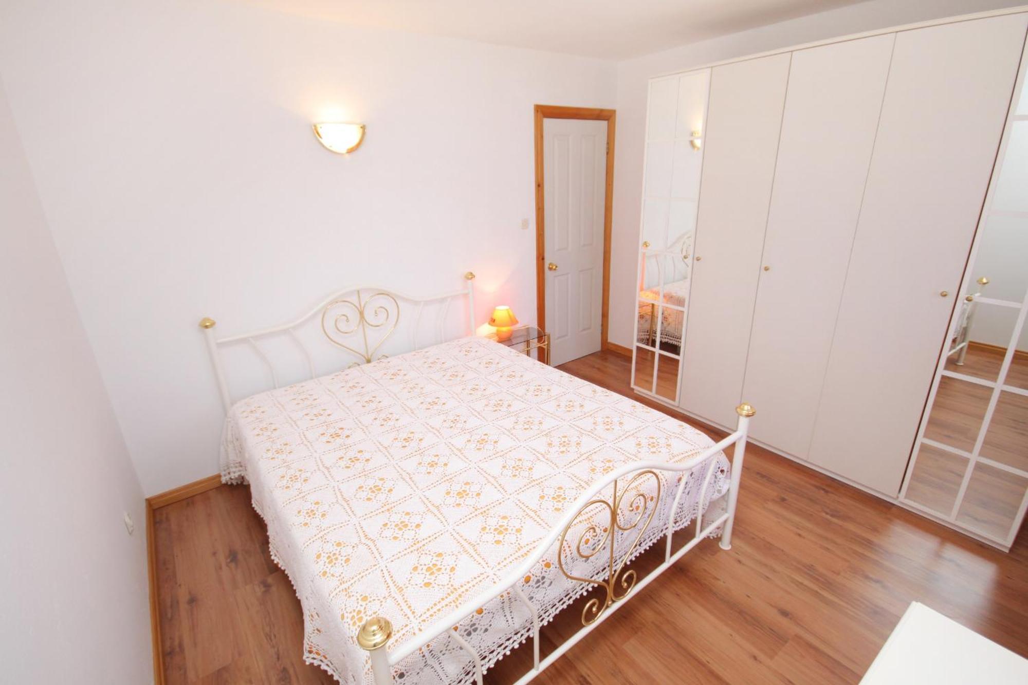 Apartments With A Parking Space Vrbnik, Krk - 429 Номер фото
